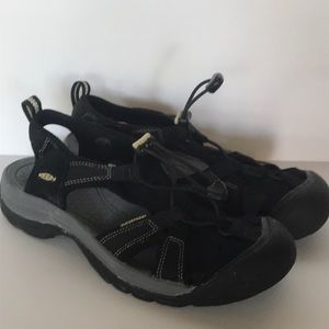 Keen sandals 9.5